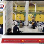 Suasana salat Tarawih malam pertama Ramadan di Masjid Muhajirin Kadelang dipenuhi jamaah dari berbagai usia.