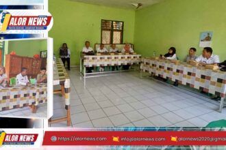 Rapat evaluasi persiapan MTQ XXXI Kabupaten Alor yang dipimpin Ketua Panitia dan dihadiri LPTQ serta panitia di Aula Dinas Pertanian dan Perkebunan.