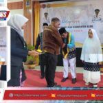 Pj. Setda Kabupaten Alor, Obet Bolang, mewakili Bupati Alor saat melepas keberangkatan 11 jemaah haji Kabupaten Alor Tahun 2026 di Aula Kantor Haji dan Umrah Kabupaten Alor, Kamis (7/5/2026).