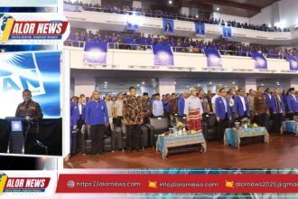 Gubernur NTT Melki Laka Lena dan Wakil Gubernur Johni Asadoma menghadiri pelantikan pengurus PAN se-NTT di Grha Cendana Universitas Nusa Cendana Kupang.