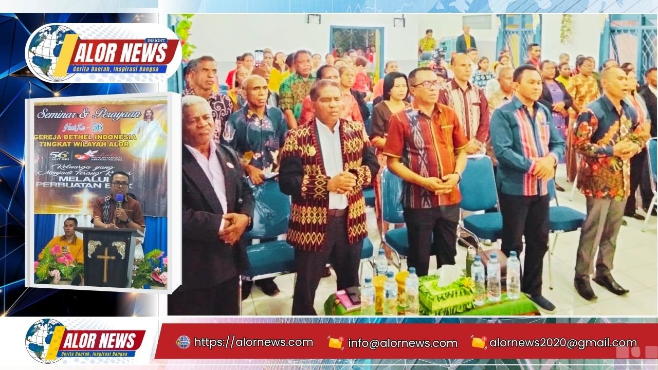 Sekda Alor Melkysedek Belly menyampaikan sambutan pada HUT ke-56 GBI Wilayah Alor di GBI Batu Nirwala Kalabahi